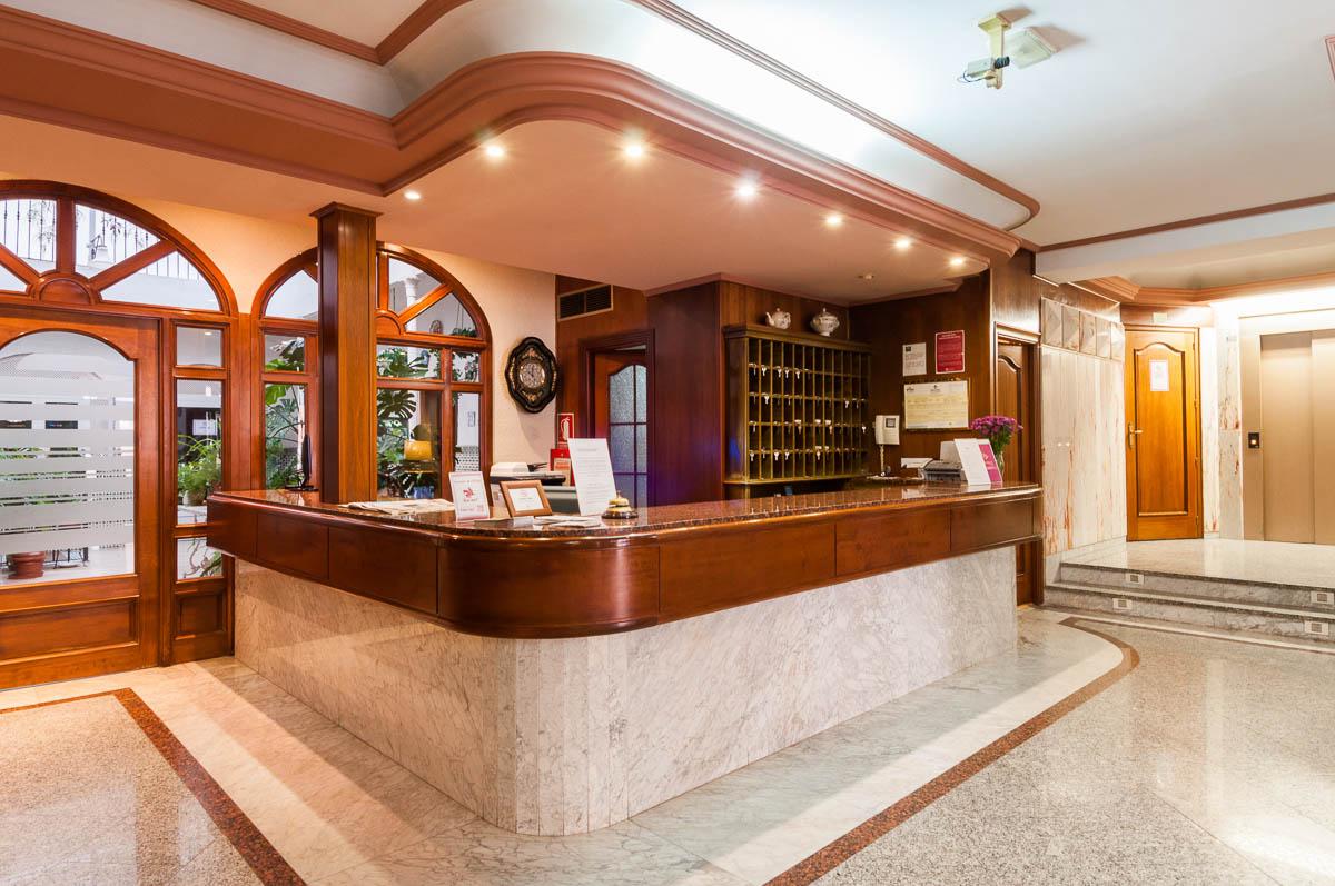 Hotel Victoria Linares  Exterior photo