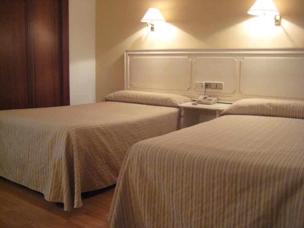 Hotel Victoria Linares  Room photo