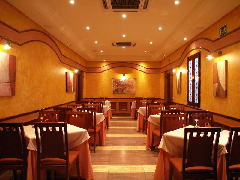 Hotel Victoria Linares  Exterior photo